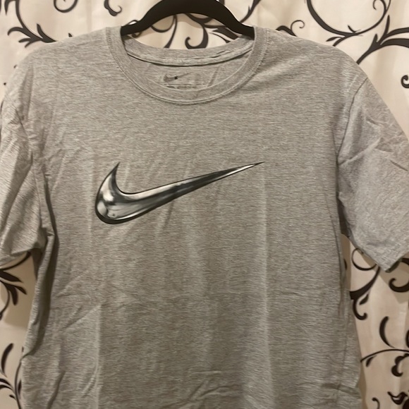 Boys XL nike t-shirt - Picture 2 of 3